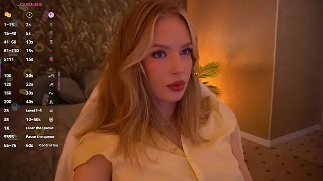 MollyyMayy online show from May 17, 11:12 pm