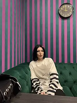 LisaBevy online show from December 18, 8:48 pm