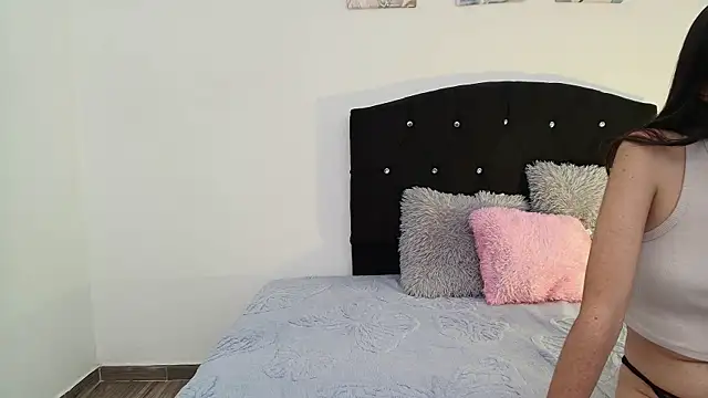 Snapshot of Mimi_Glow chatting on February 9, 6:23 pm Mimi Glow online show from February 9, 6:23 pm