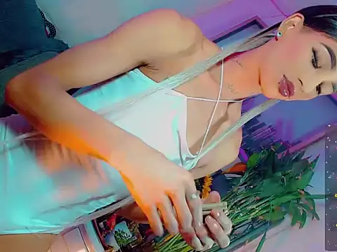 agathaferrer3 online show from March 22, 4:32 pm