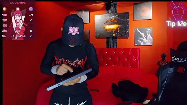 Snapshot of MagnusKnight_ chatting on February 7, 4:27 am MagnusKnight online show from February 7, 4:27 am