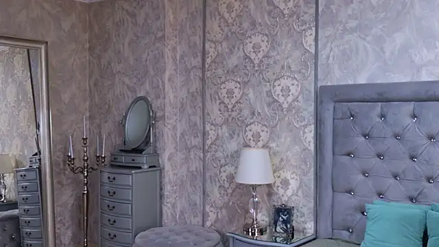 DonnaKlein online show from April 24, 6:10 pm