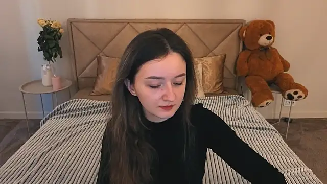 CyrenaLuxe online show from March 24, 8:19 am