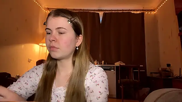 Snapshot of MaevAmy chatting on January 16, 1:37 pm MaevAmy online show from January 16, 1:37 pm