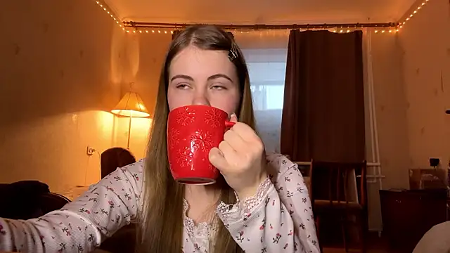 Snapshot of MaevAmy chatting on February 8, 5:22 am MaevAmy online show from February 8, 5:22 am