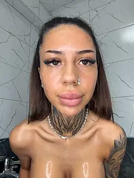 Snapshot of KatelynBelle chatting on April 3, 9:35 pm KatelynBelle online show from April 3, 9:35 pm