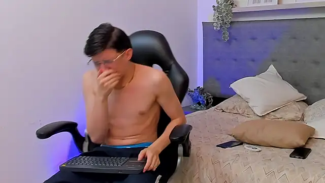 sebastamayo  online show from February 27, 9:09 am