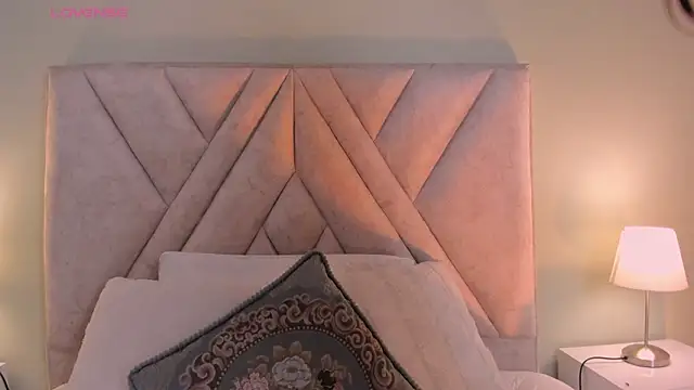 Snapshot of Amelia_Saenz_ chatting on February 17, 7:09 pm Amelia Saenz online show from February 17, 7:09 pm