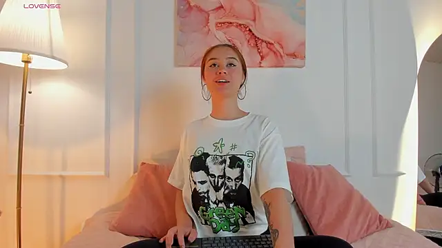 Snapshot of Amelia_Saenz_ chatting on March 24, 9:31 pm Amelia Saenz online show from March 24, 9:31 pm