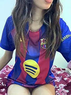 Snapshot of yasmina2020 chatting on April 9, 4:45 pm yasmina2020 online show from April 9, 4:45 pm