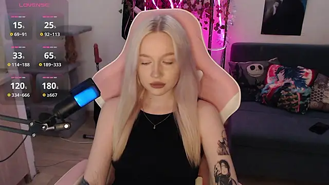 Snapshot of fantasy_lisa chatting on February 13, 10:06 pm fantasy lisa online show from February 13, 10:06 pm