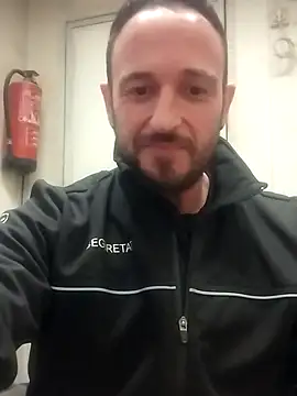 Snapshot of Tonybp84 chatting on December 18, 1:55 am Tonybp84 online show from December 18, 1:55 am