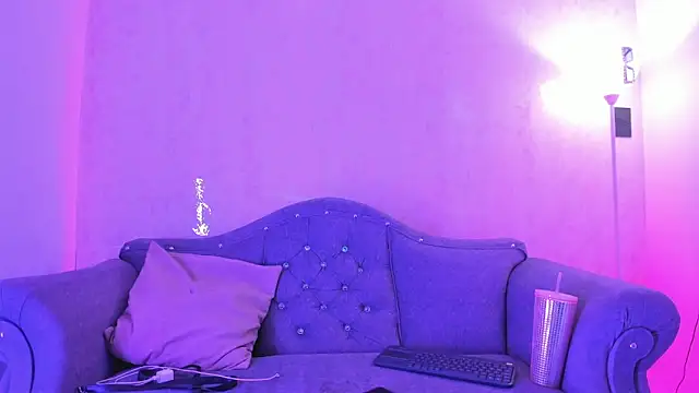 Taniandmarkos online show from December 14, 9:41 pm