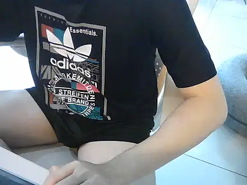 YourBoYyyyyyyy online show from December 15, 6:28 am