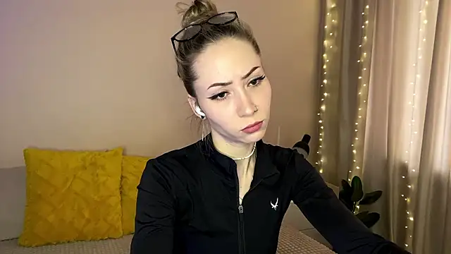 sun under skyy online show from February 22, 2:02 am