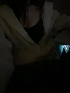 Snapshot of ddbb0000 chatting on February 9, 1:37 pm ddbb0000 online show from February 9, 1:37 pm