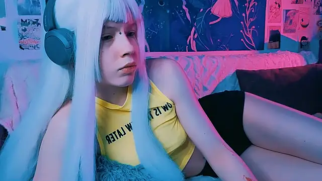 Snapshot of PeacchyPawss chatting on February 21, 7:59 pm PeacchyPawss online show from February 21, 7:59 pm