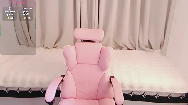 Snapshot of Emma-968 chatting on January 6, 7:45 am Emma-968 online show from January 6, 7:45 am