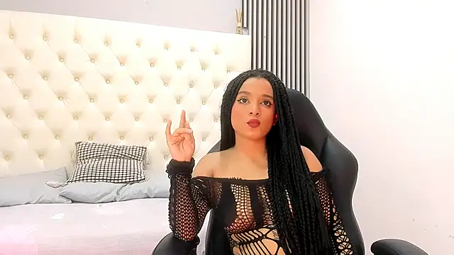 khiara    online show from December 15, 10:58 pm