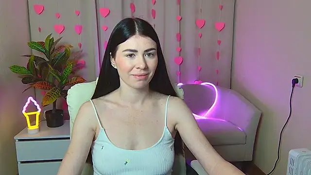 Snapshot of MilaSecret55 chatting on February 7, 8:18 am MilaSecret55 online show from February 7, 8:18 am