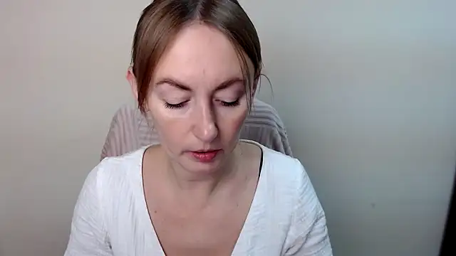 LiaSeass  online show from January 11, 12:10 pm