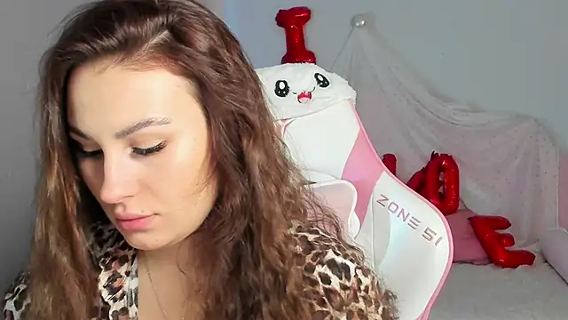 NoraFoxes online show from February 18, 5:25 am