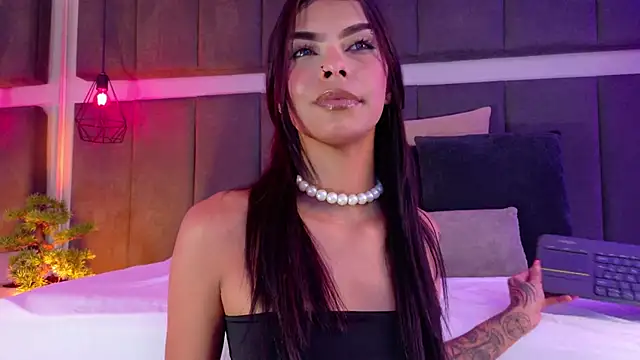 luna blannco online show from March 4, 1:50 pm