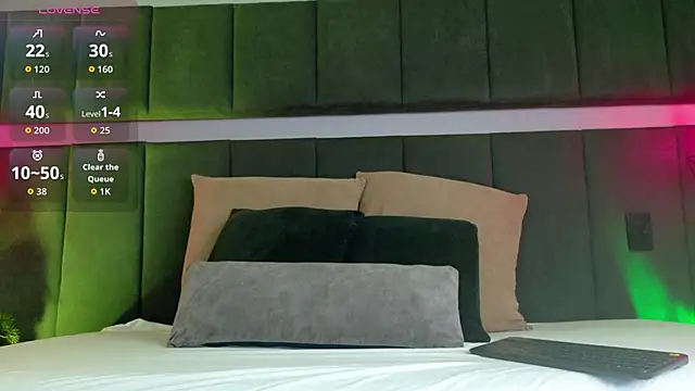 luna blannco online show from March 17, 2:20 pm