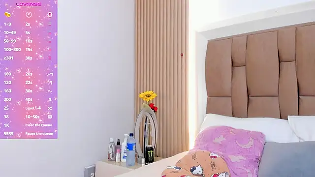 Snapshot of emily_rivas_ chatting on April 6, 3:26 am emily rivas online show from April 6, 3:26 am