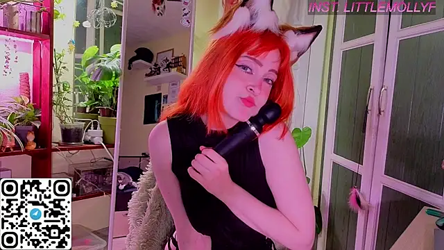 LittleFoxHole online show from May 1, 1:10 am