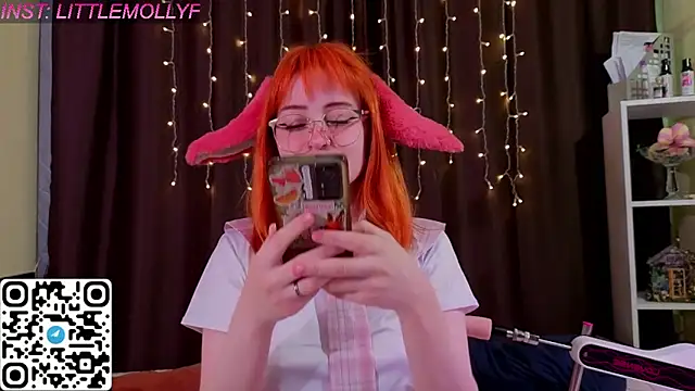 LittleFoxHole online show from May 21, 1:12 am
