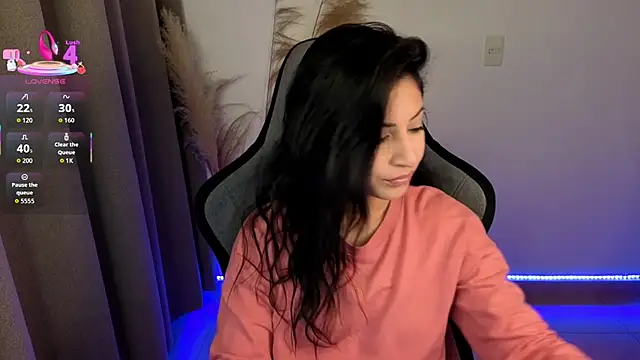 chloebum  online show from May 13, 10:56 am