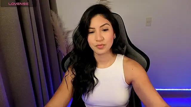 chloebum  online show from May 19, 11:05 am