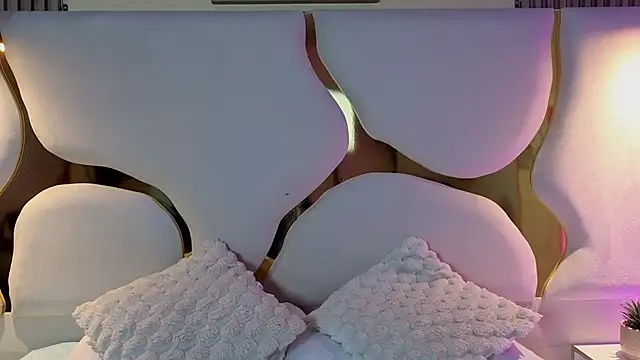 lunajones   online show from December 15, 8:46 pm