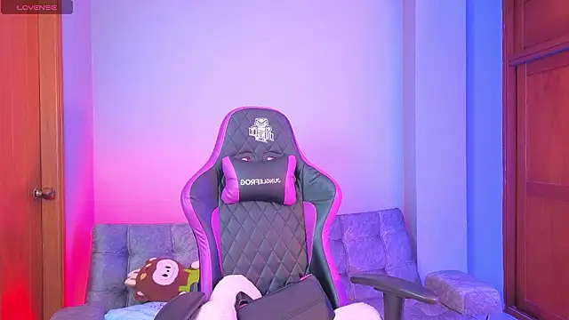 Snapshot of melanimorgan1 chatting on March 19, 5:00 am melanimorgan1 online show from March 19, 5:00 am