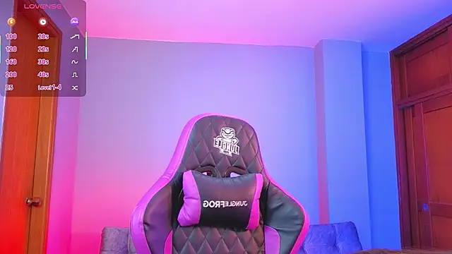 Snapshot of melanimorgan1 chatting on March 22, 4:38 am melanimorgan1 online show from March 22, 4:38 am