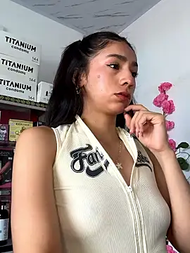 lunaluxury22 online show from January 19, 1:26 pm