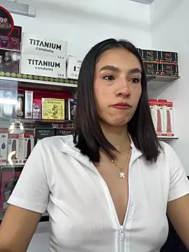 lunaluxury22 online show from March 9, 1:48 pm