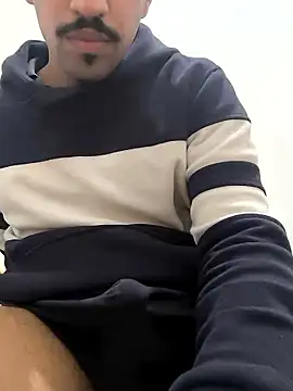 Snapshot of twinkarabboy chatting on January 8, 9:39 pm twinkarabboy online show from January 8, 9:39 pm