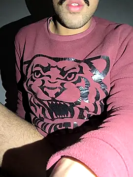 Snapshot of twinkarabboy chatting on January 14, 2:33 pm twinkarabboy online show from January 14, 2:33 pm