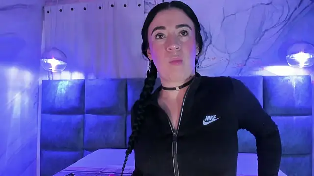 Snapshot of Victoria01_ chatting on February 6, 3:11 am Victoria01 online show from February 6, 3:11 am