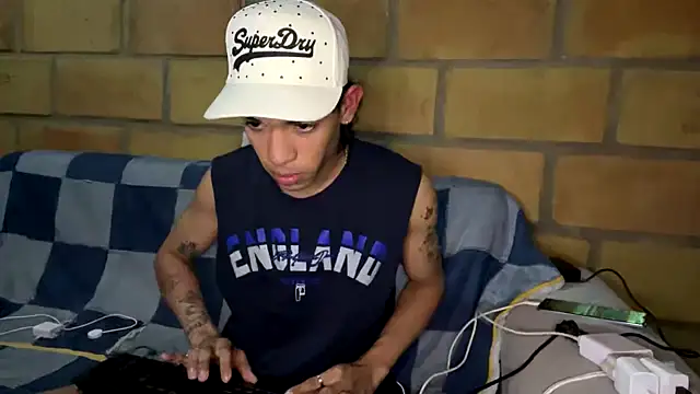 Snapshot of Glen_connor_11 chatting on February 26, 12:42 am Glen connor 11 online show from February 26, 12:42 am