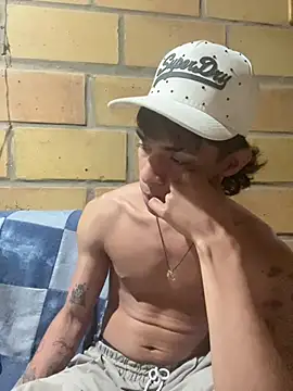 Snapshot of Glen_connor_11 chatting on April 7, 3:51 am Glen connor 11 online show from April 7, 3:51 am