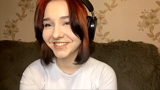 Snapshot of EmilyVeiro chatting on February 13, 5:31 pm EmilyVeiro online show from February 13, 5:31 pm