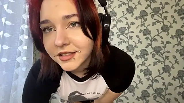 Snapshot of EmilyVeiro chatting on February 16, 4:08 am EmilyVeiro online show from February 16, 4:08 am