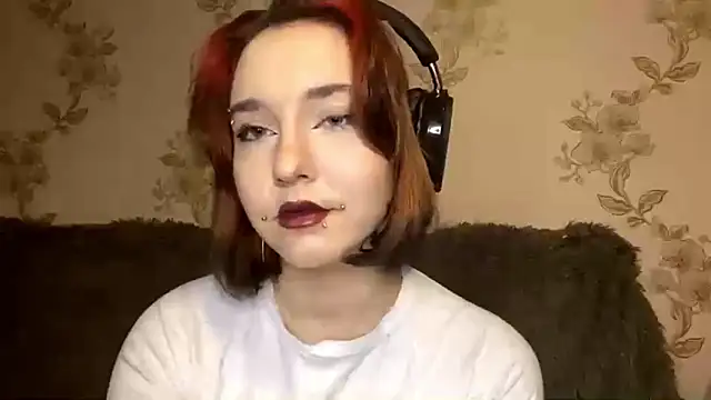 Snapshot of EmilyVeiro chatting on March 8, 5:39 pm EmilyVeiro online show from March 8, 5:39 pm