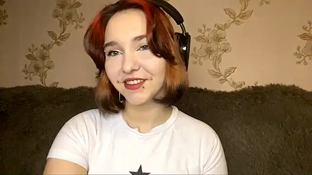 Snapshot of EmilyVeiro chatting on March 18, 5:27 pm EmilyVeiro online show from March 18, 5:27 pm