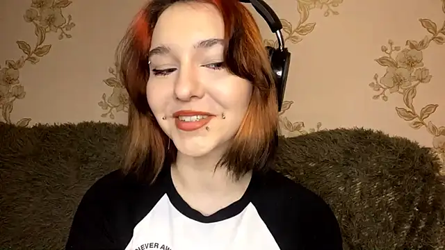 Snapshot of EmilyVeiro chatting on March 30, 4:30 pm EmilyVeiro online show from March 30, 4:30 pm