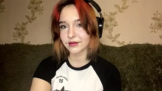 Snapshot of EmilyVeiro chatting on April 7, 3:45 pm EmilyVeiro online show from April 7, 3:45 pm