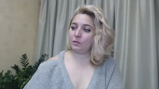sweetpussy13 online show from December 12, 7:52 am